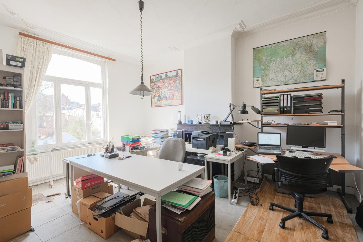 SOUS OFFRE !! Brugmann/Merjay Maison Maitre 5 chbres jardin à rénover 