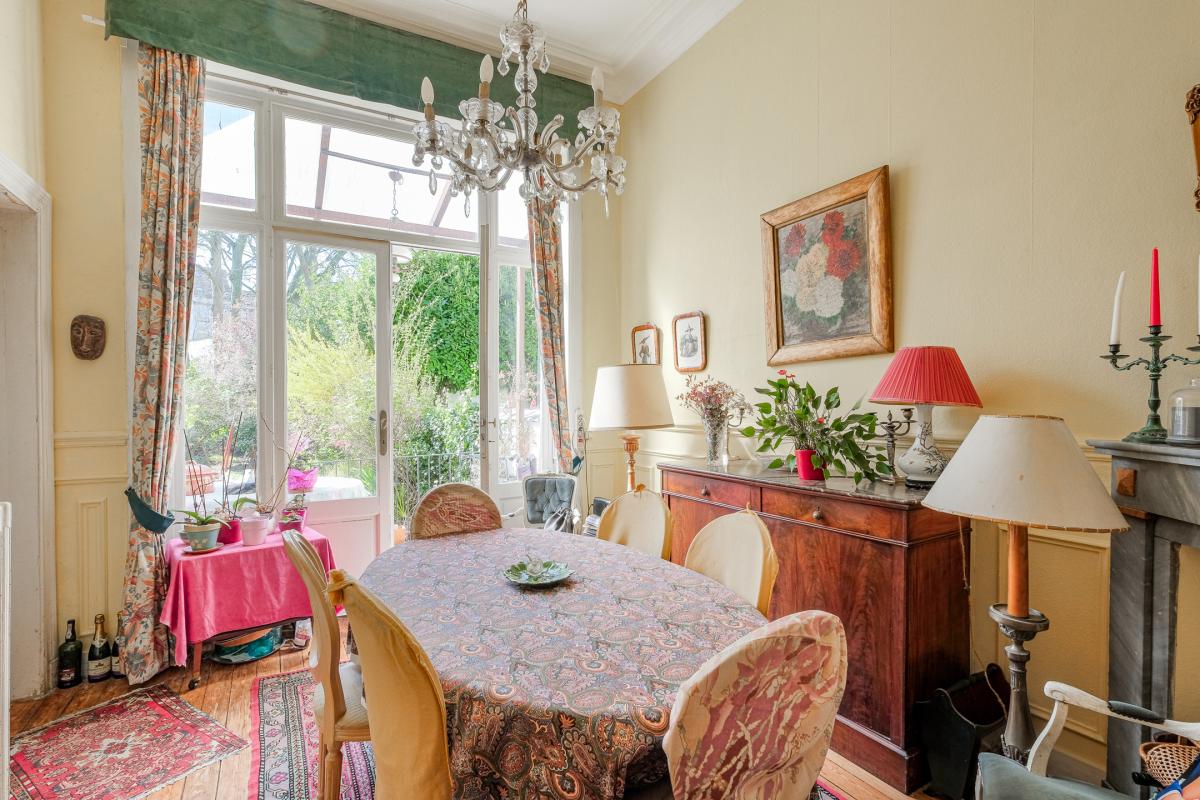 SOUS OFFRE !! Brugmann/Merjay Maison Maitre 5 chbres jardin à rénover 