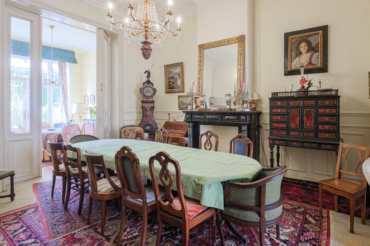 SOUS OFFRE !! Brugmann/Merjay Maison Maitre 5 chbres jardin à rénover 