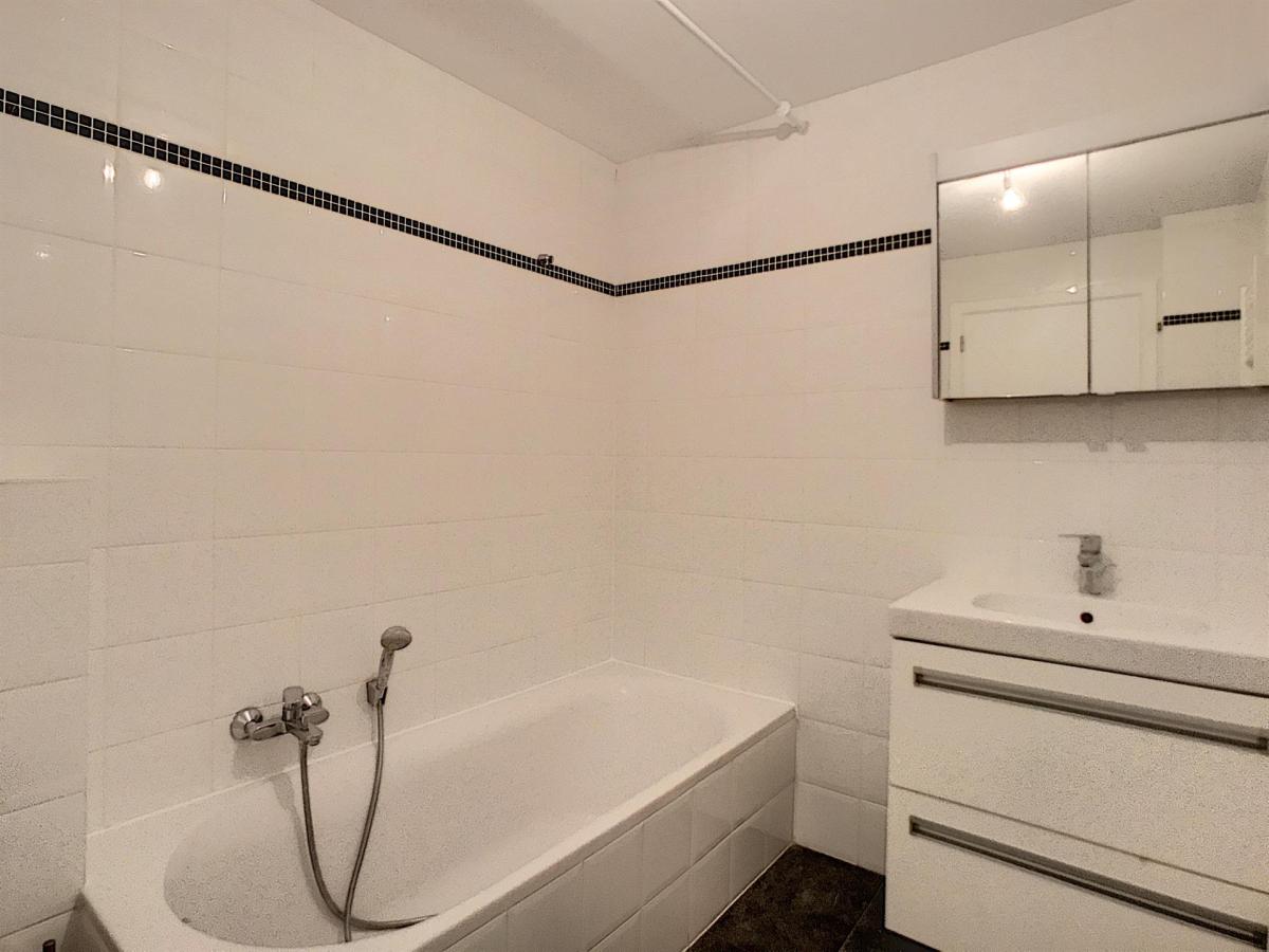 VDK/Churchill : Bel appartement moderne + balcon