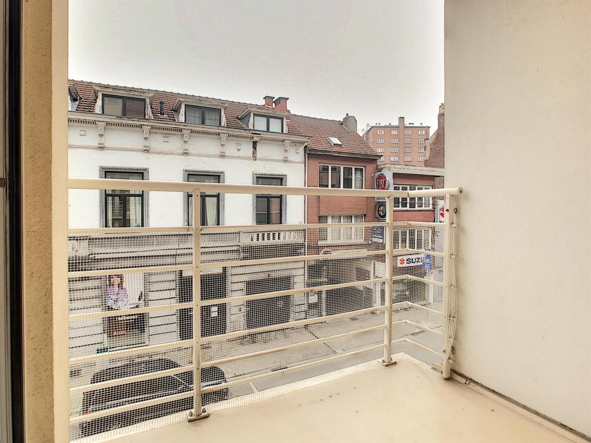 VDK/Churchill : Bel appartement moderne + balcon