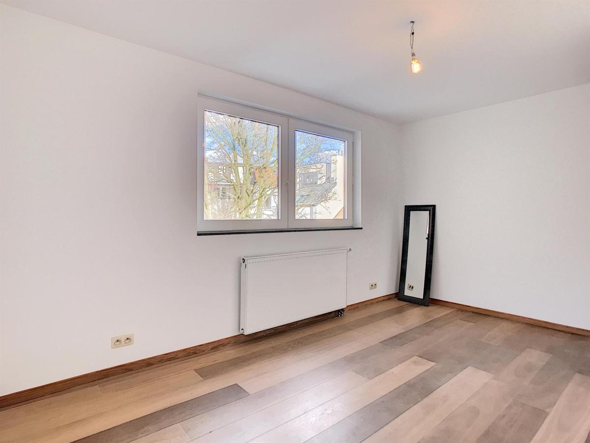 VDK/Churchill : Bel appartement moderne + balcon