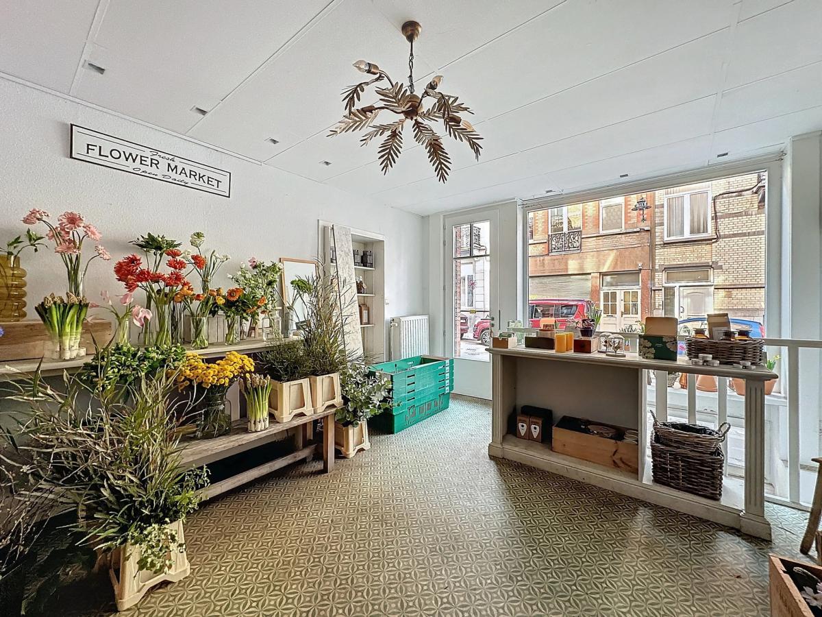 BOONDAEL : Superbe duplex rez-de-chaussée commercial