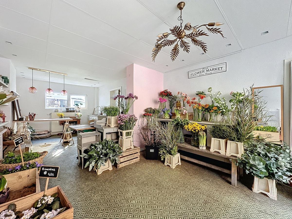 BOONDAEL : Superbe duplex rez-de-chaussée commercial