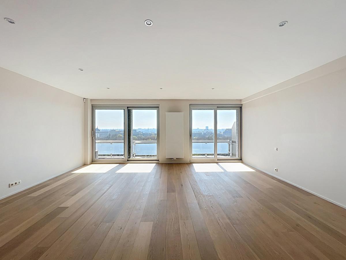 Cinquantenaire : Superbe penthouse + vue panoramique