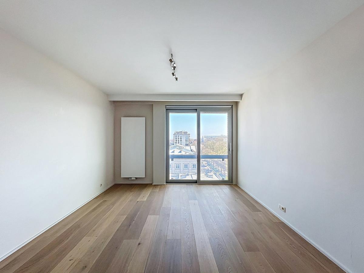 Cinquantenaire : Superbe penthouse + vue panoramique