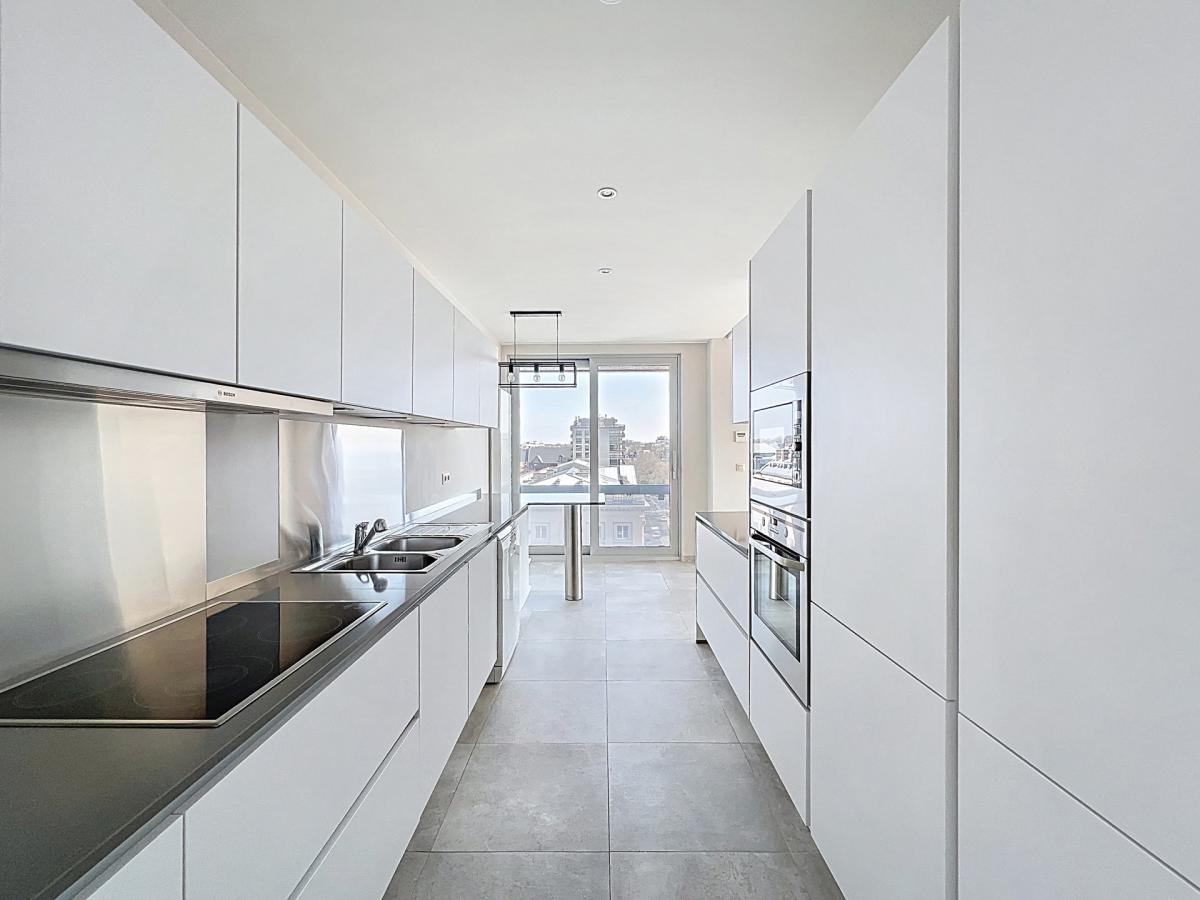 Cinquantenaire : Superbe penthouse + vue panoramique
