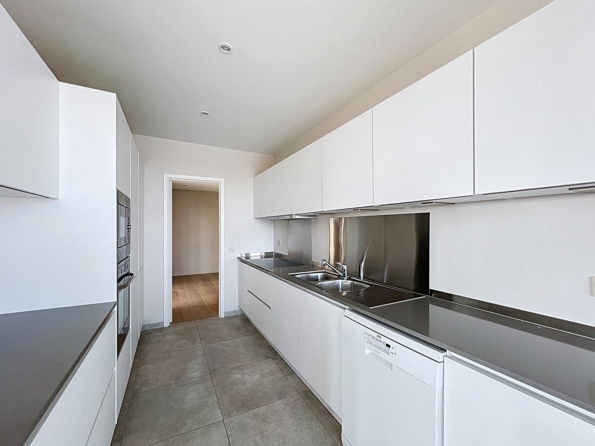 Cinquantenaire : Superbe penthouse + vue panoramique