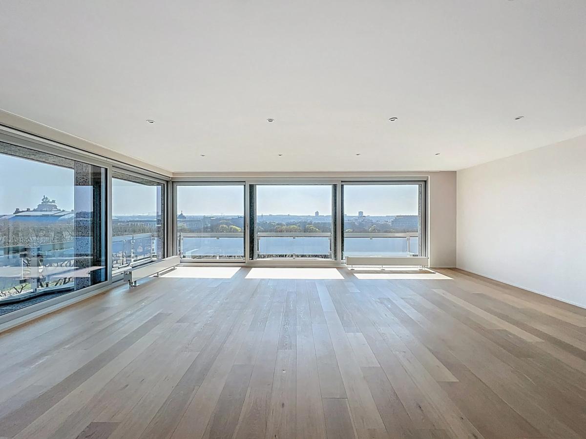 Cinquantenaire : Superbe penthouse + vue panoramique