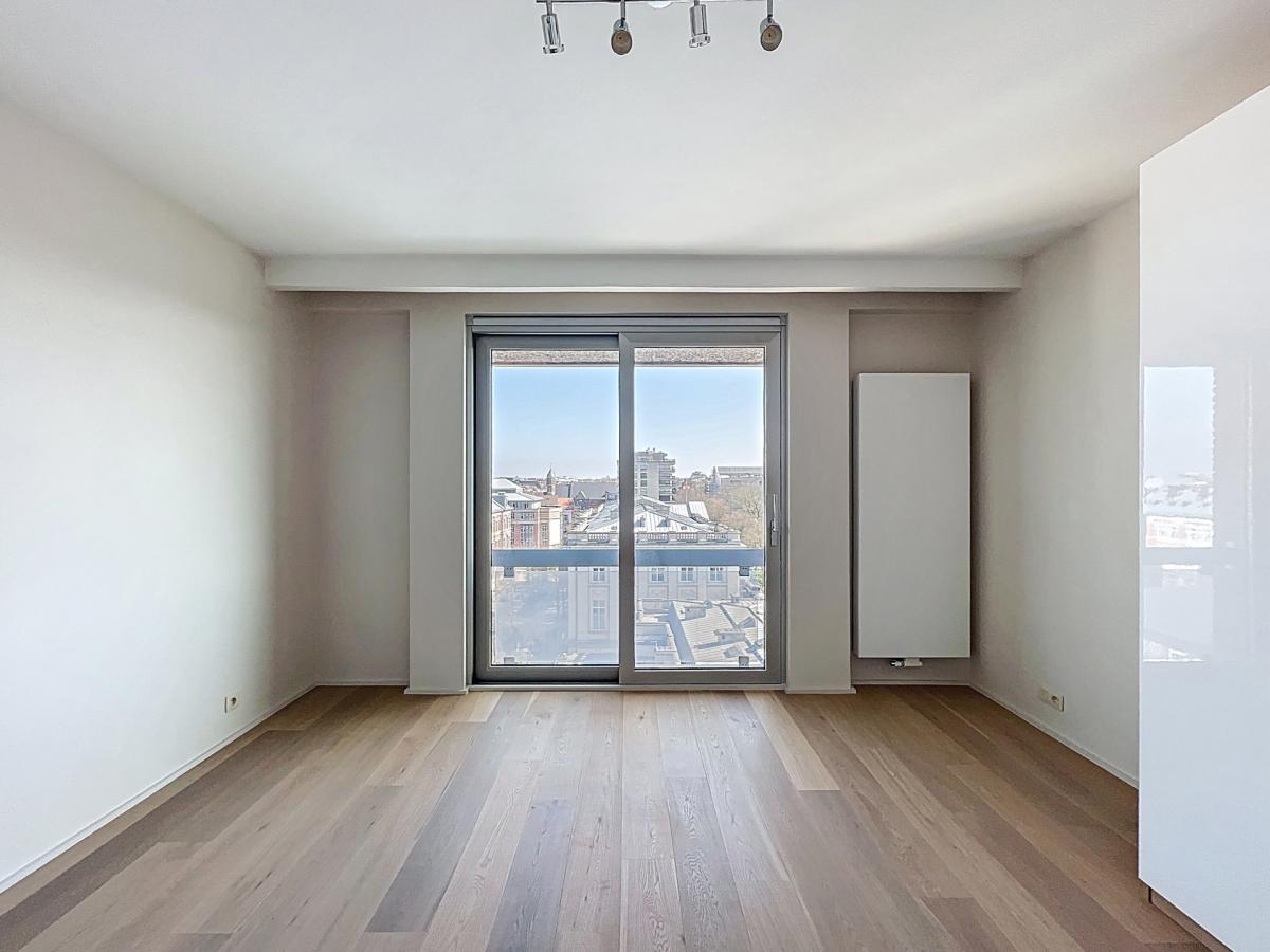 Cinquantenaire : Superbe penthouse + vue panoramique
