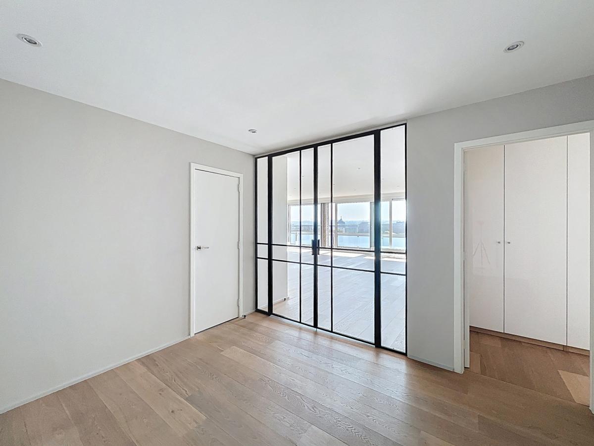 Cinquantenaire : Superbe penthouse + vue panoramique
