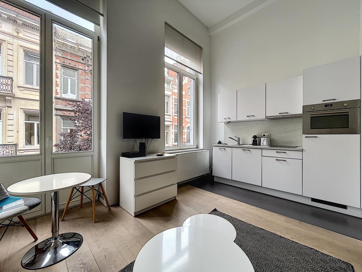 Quartier Louise : Joli flat duplex meublé