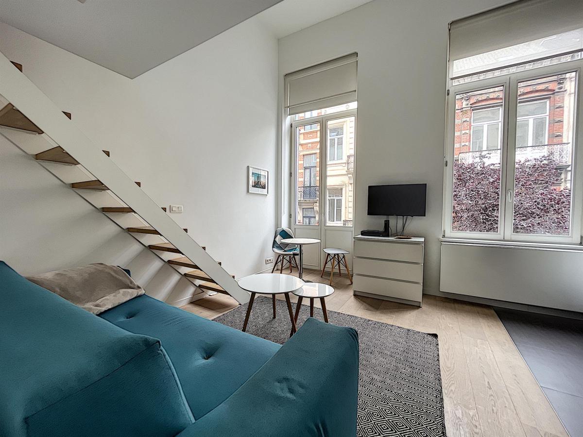 Quartier Louise : Joli flat duplex meublé