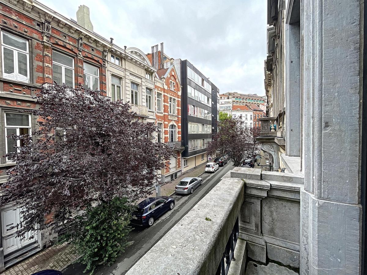 Quartier Louise : Joli flat duplex meublé
