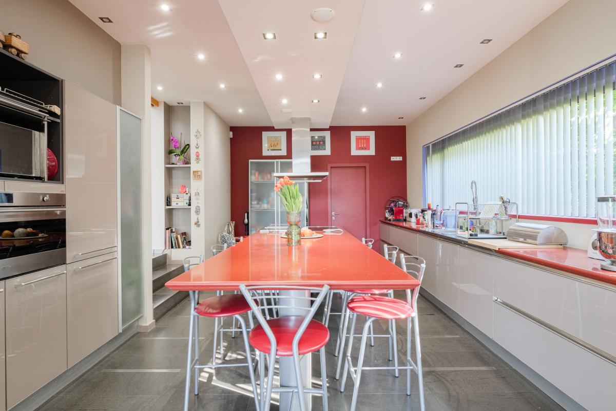 Beersel/Uccle, splendide villa 6 chambres, 4 sdb avec jardin