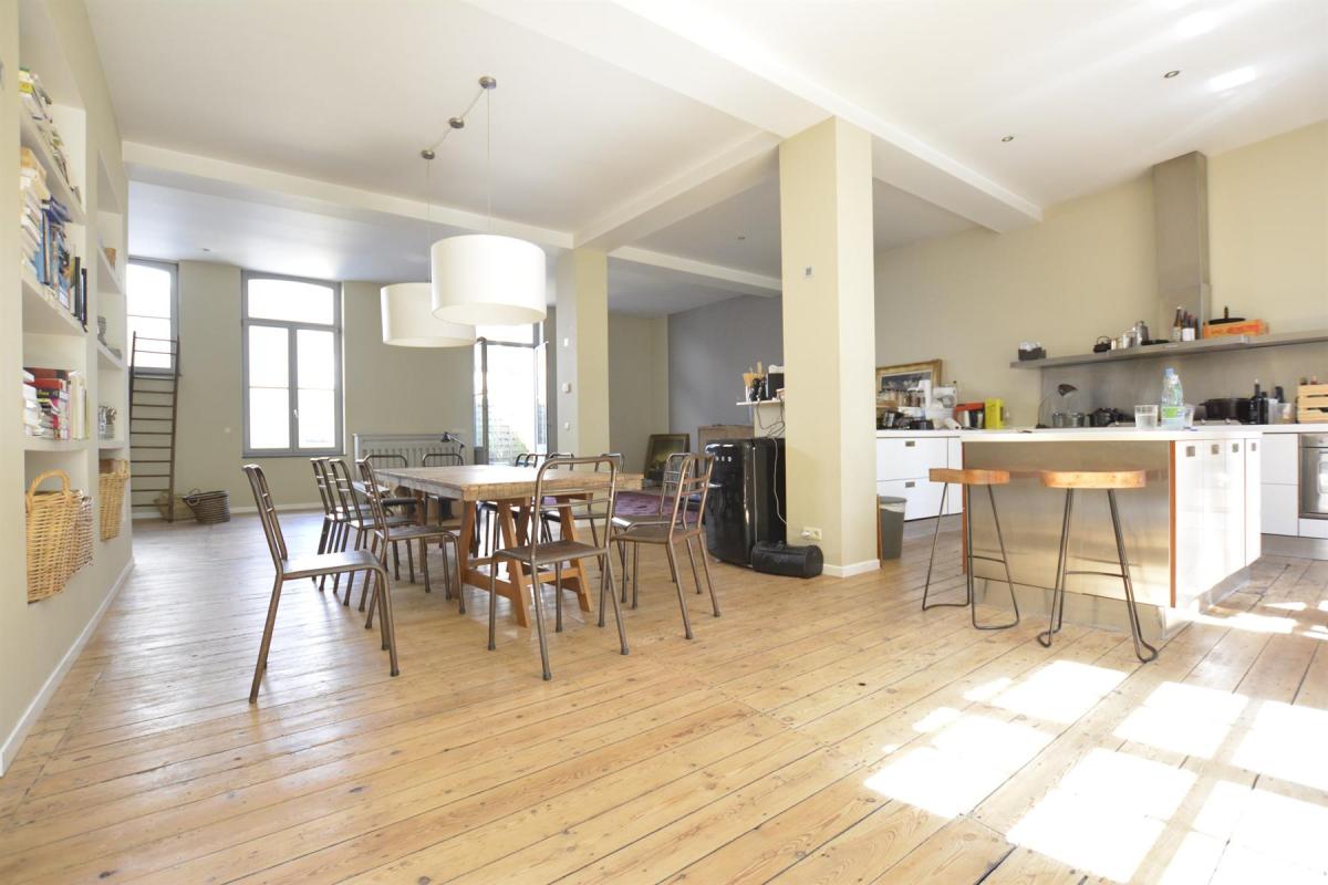 Saint-Gilles : Superbe duplex penthouse de type loft 