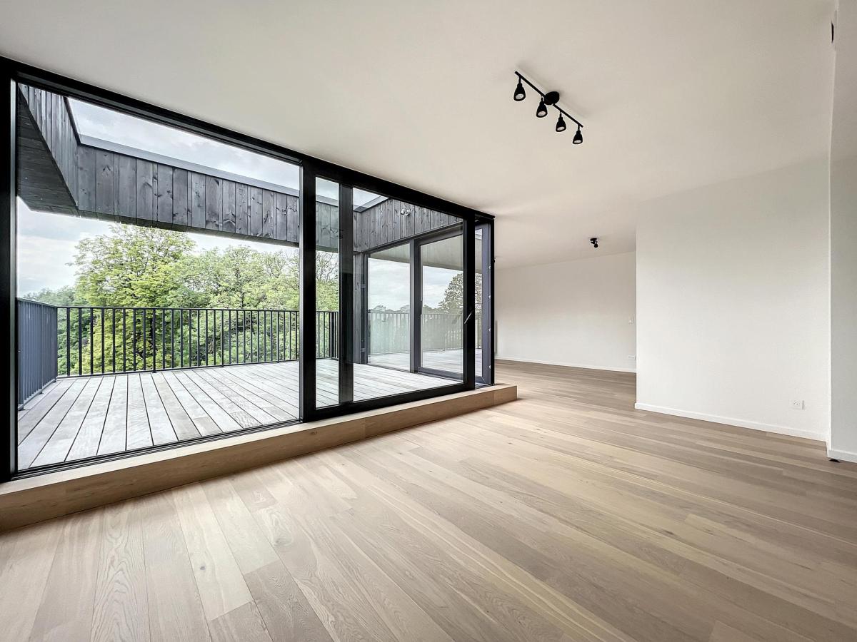 Globe : Penthouse neuf 2 chambres + terrasse + parking