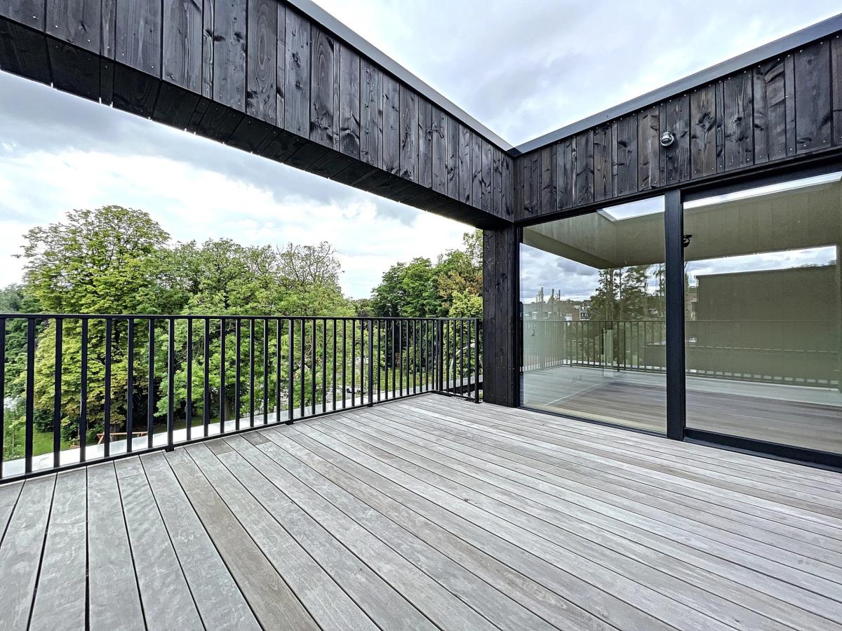 Globe : Penthouse neuf 2 chambres + terrasse + parking