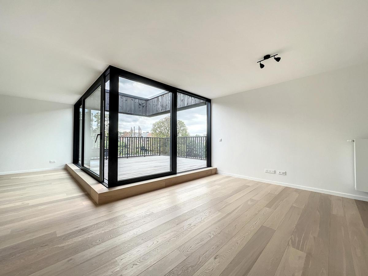 Globe : Penthouse neuf 2 chambres + terrasse + parking