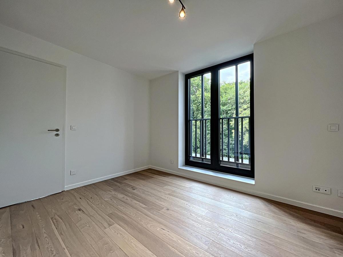 Globe : Penthouse neuf 2 chambres + terrasse + parking