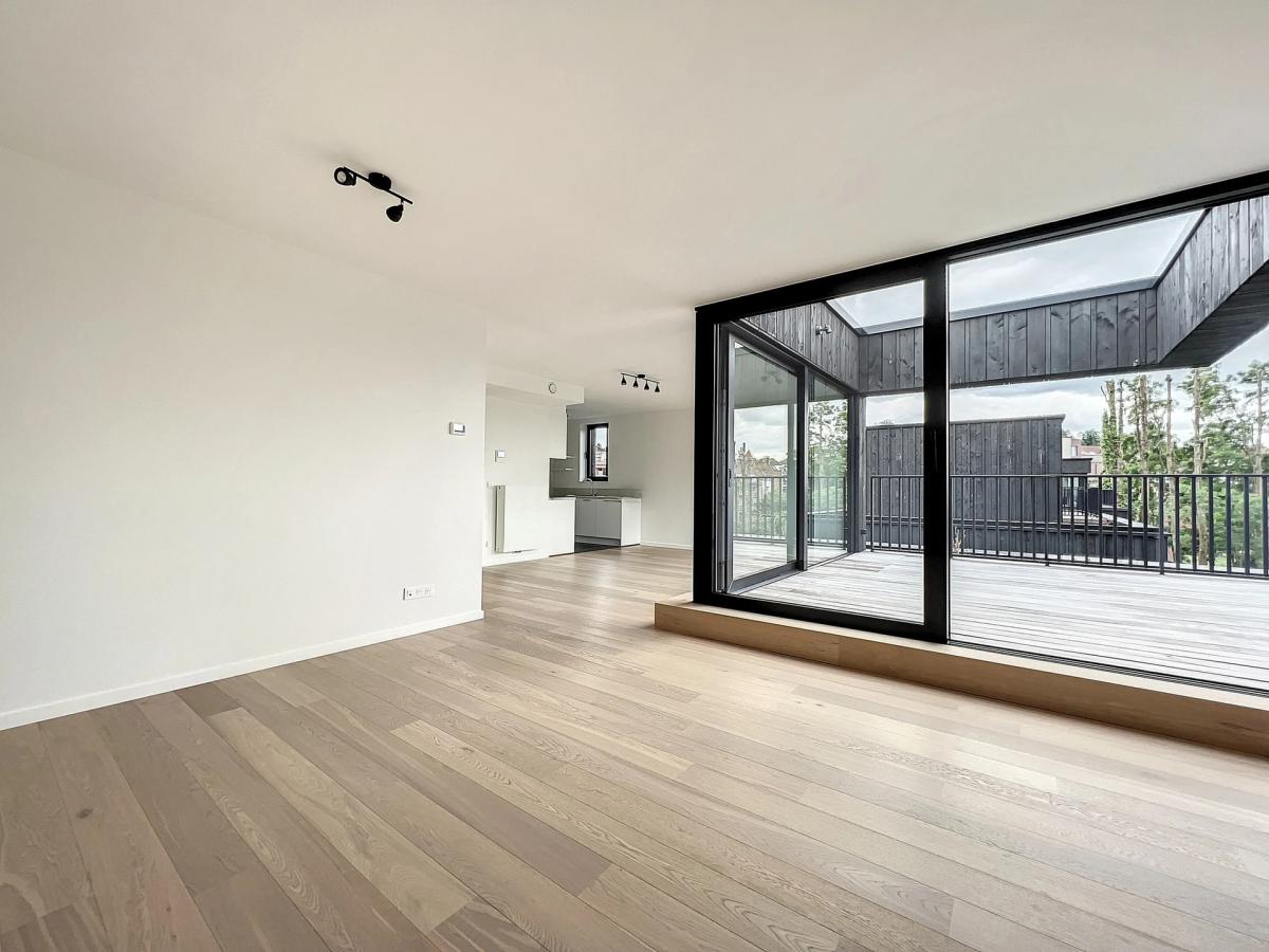 Globe : Penthouse neuf 2 chambres + terrasse + parking