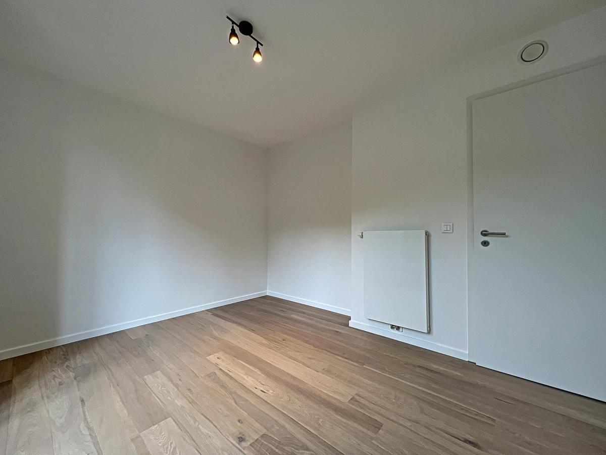 Globe : Penthouse neuf 2 chambres + terrasse + parking