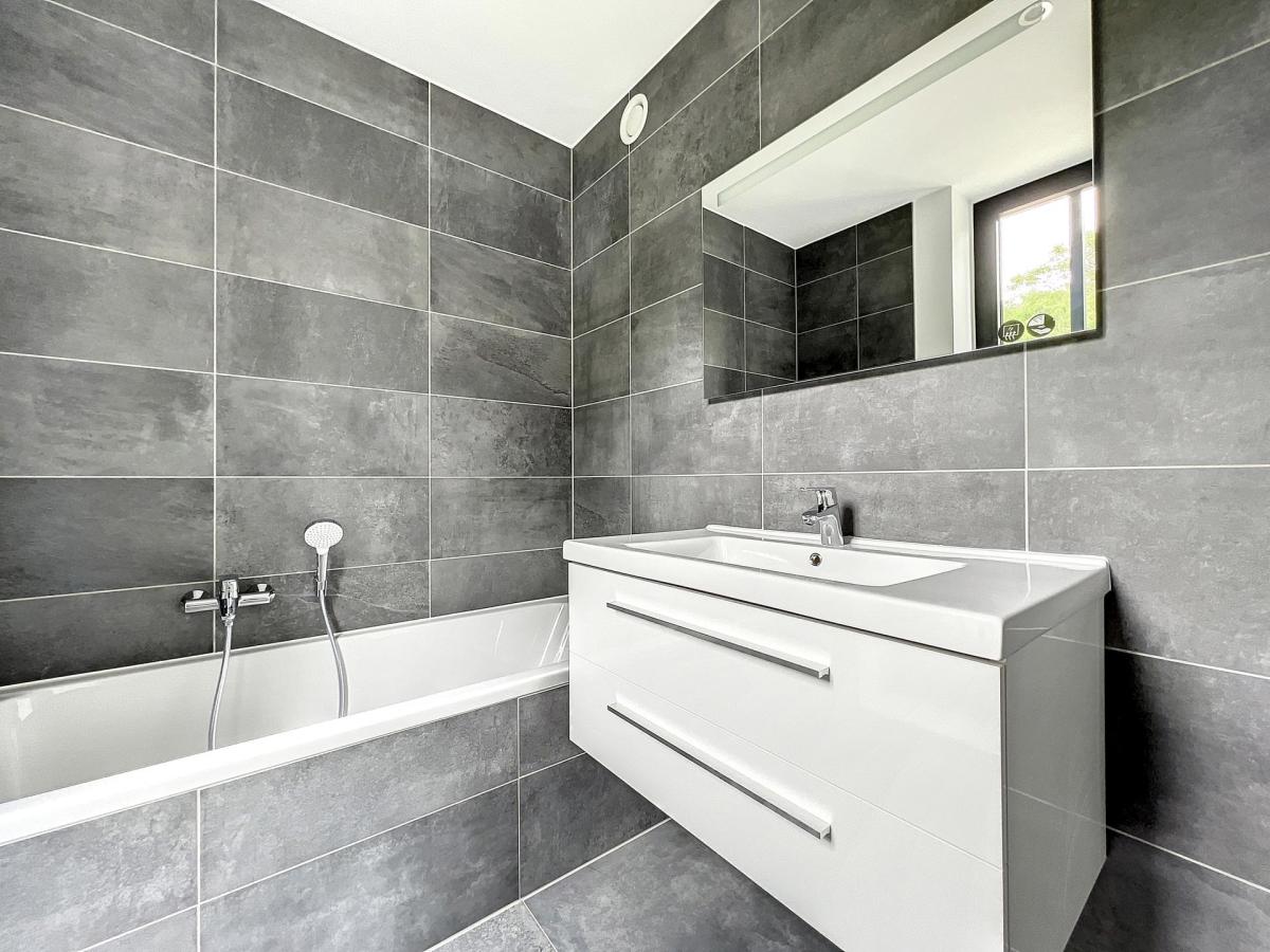 Globe : Penthouse neuf 2 chambres + terrasse + parking