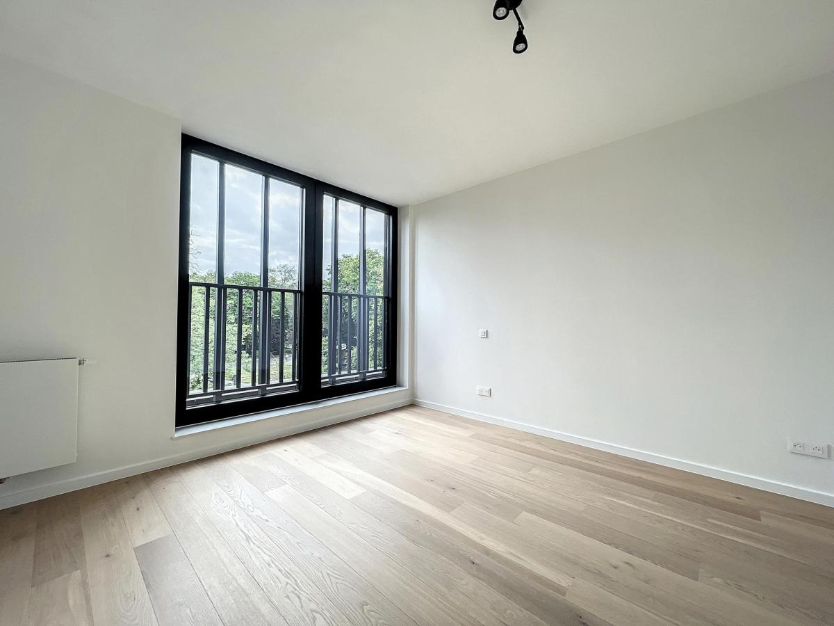 Globe : Penthouse neuf 2 chambres + terrasse + parking