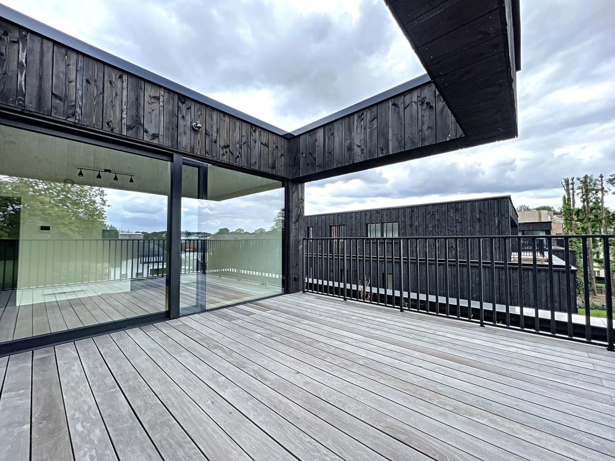 Globe : Penthouse neuf 2 chambres + terrasse + parking