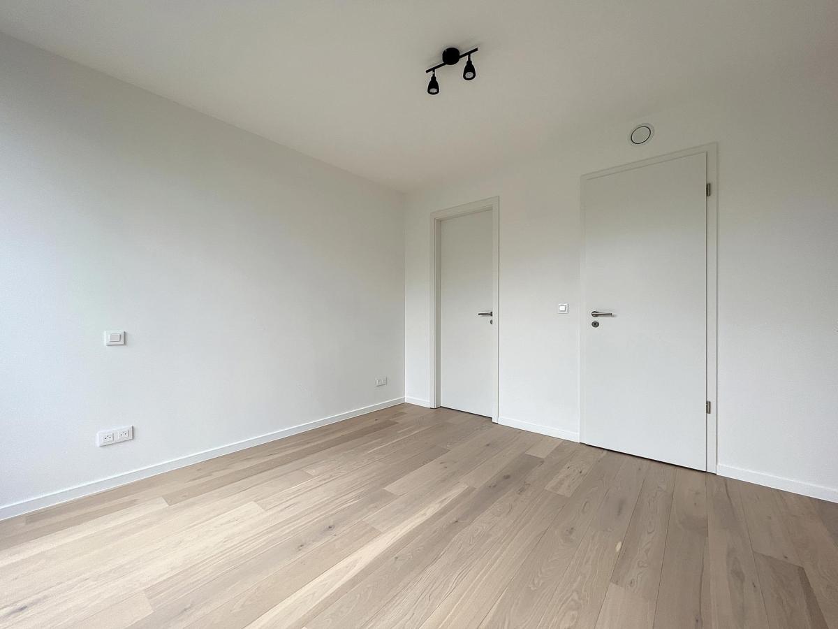 Globe : Penthouse neuf 2 chambres + terrasse + parking