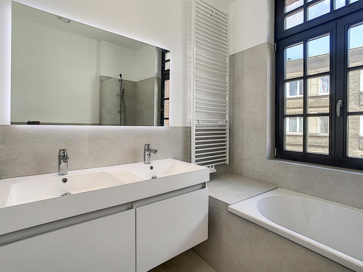 Boondael : Superbe appartement remis à neuf + terrasse