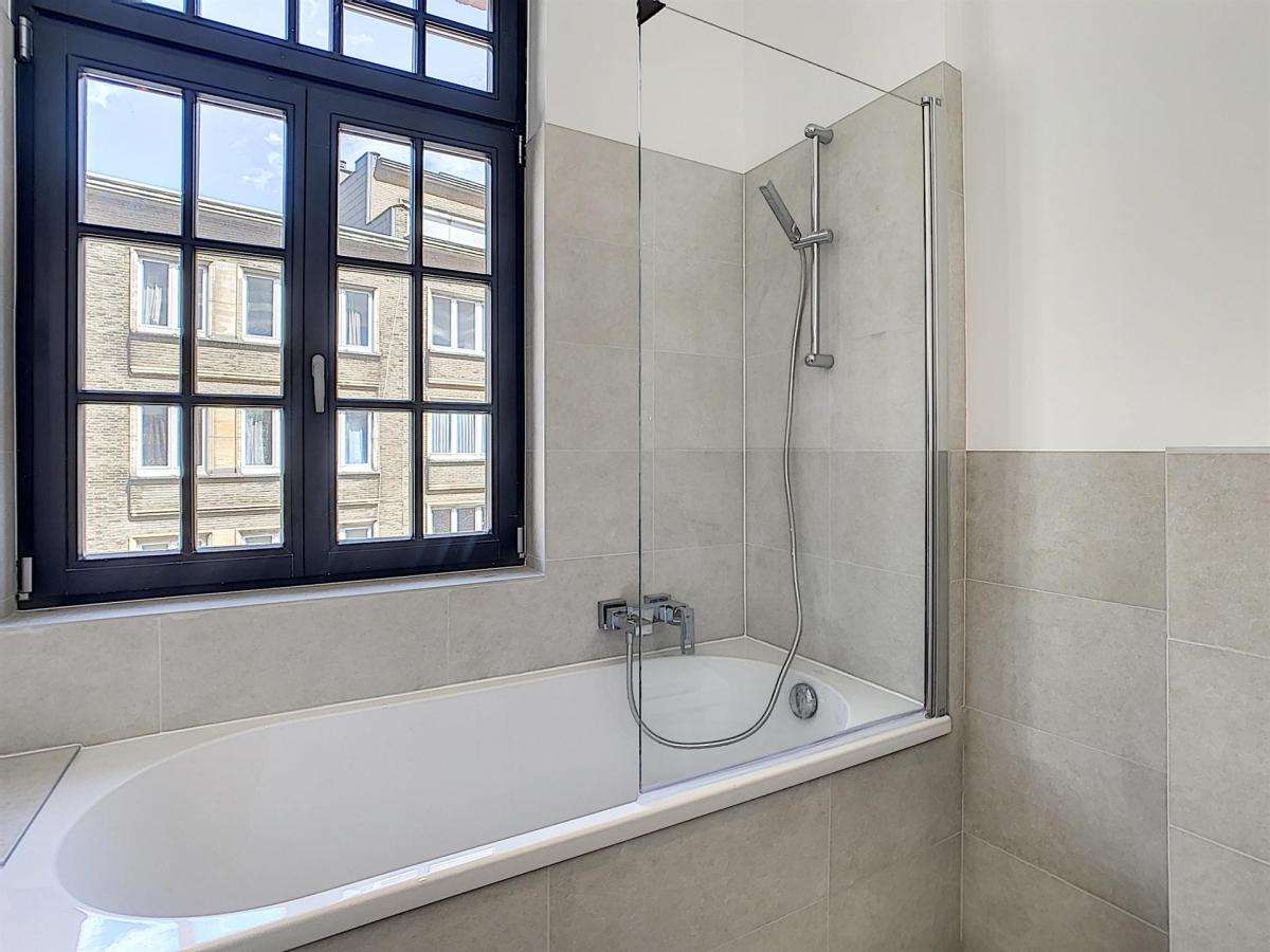 Boondael : Superbe appartement remis à neuf + terrasse