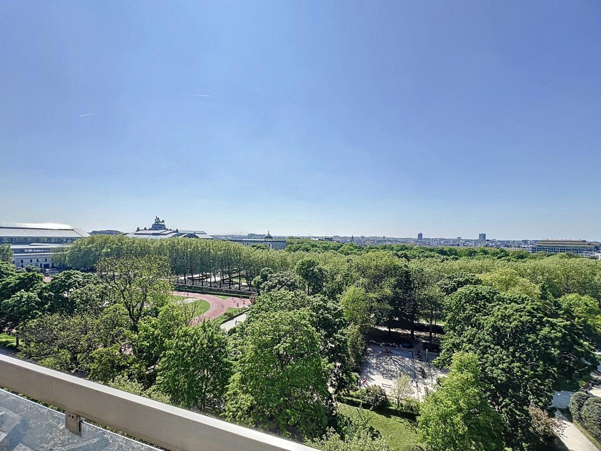 Cinquantenaire : Superbe penthouse + vue panoramique
