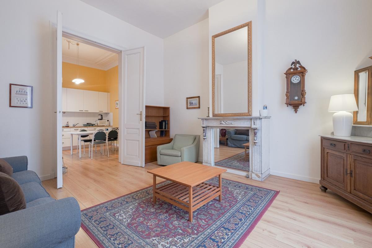 Cinquantenaire: maison de caractère 5/6 ch. 3 sdb et cour