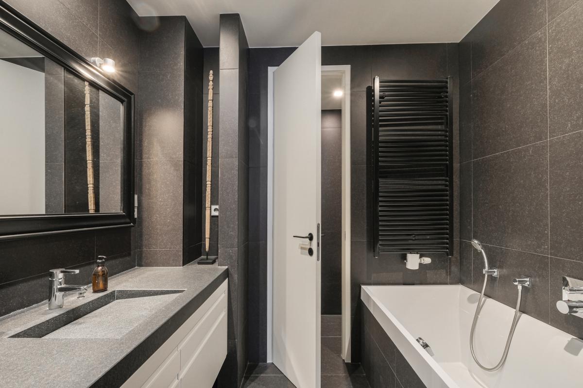 Cambre : bel apt moderne 2 ch grand jardin ouest