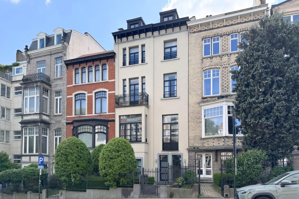Cambre : bel apt moderne 2 ch grand jardin ouest
