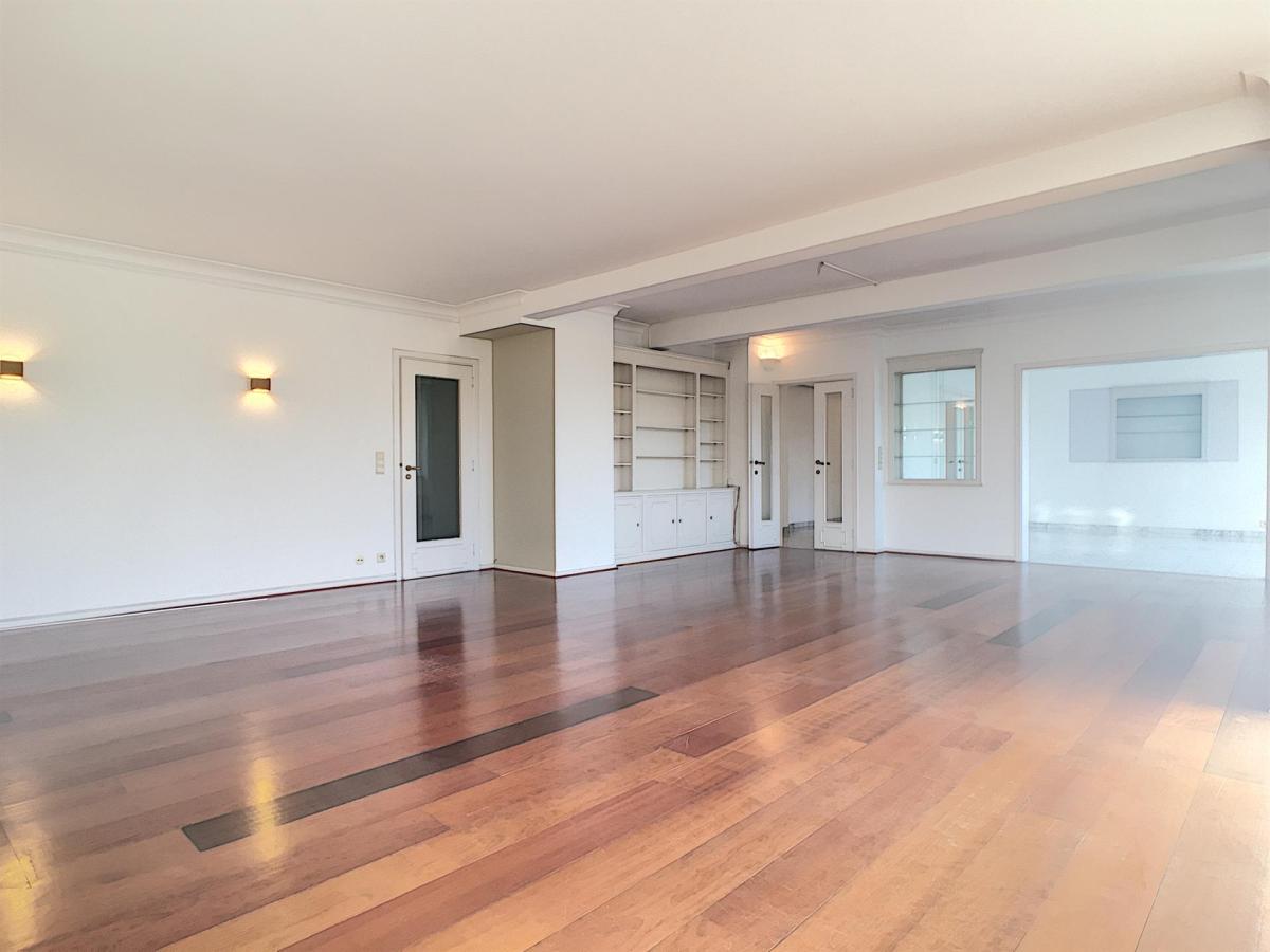 Square Marie Louise : Somptueux appartement 3 chambres