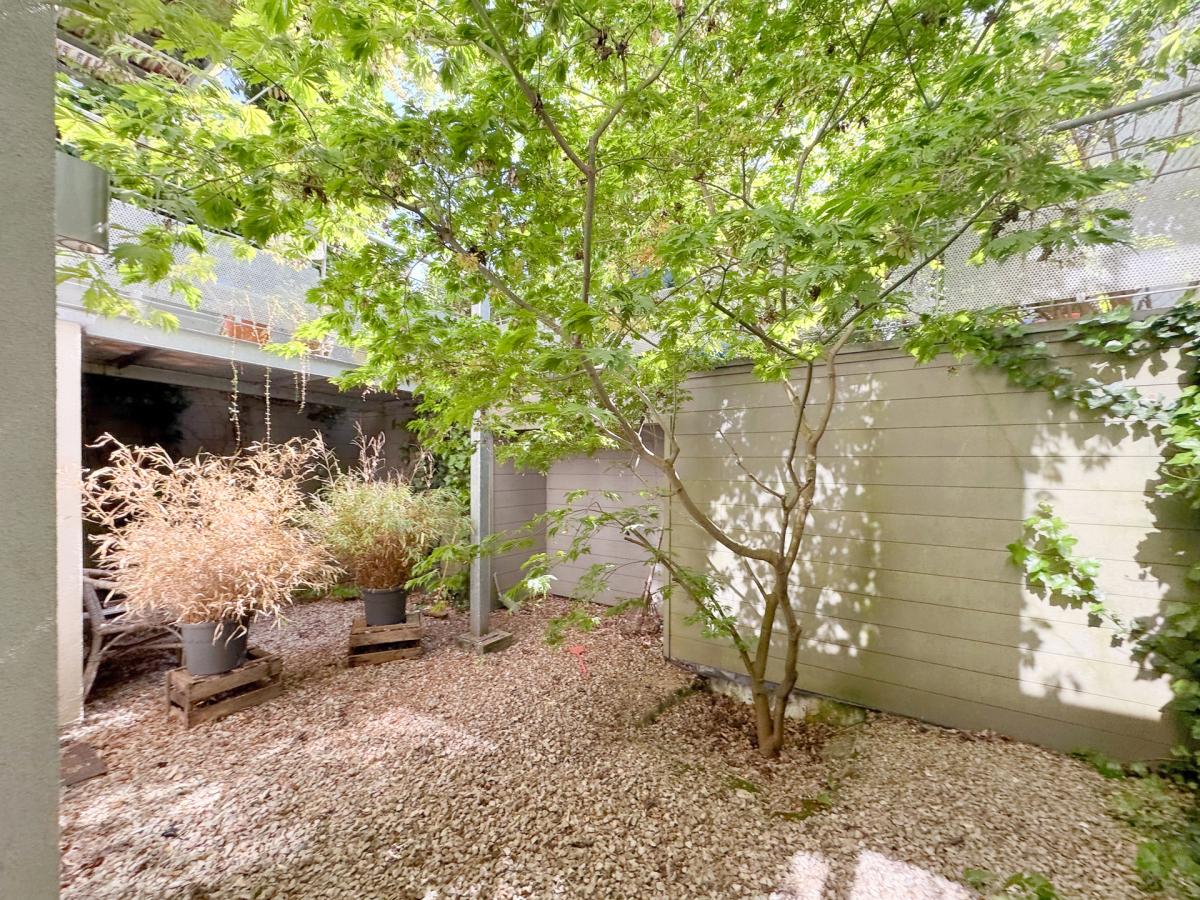 Châtelain:  Magnifique duplex rez-de-chaussée avec jardin