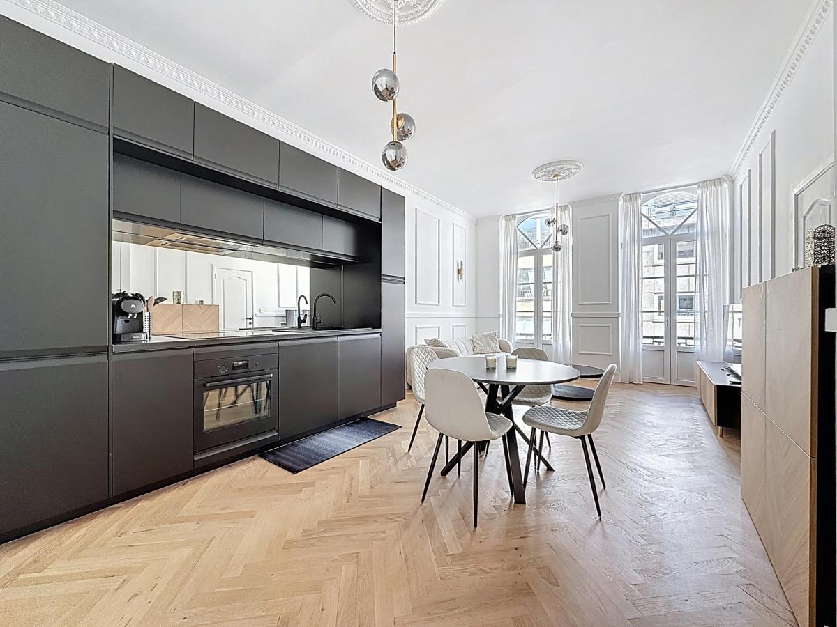Louise/Etangs Ixelles : Superbe appartement 1 CH. meublé