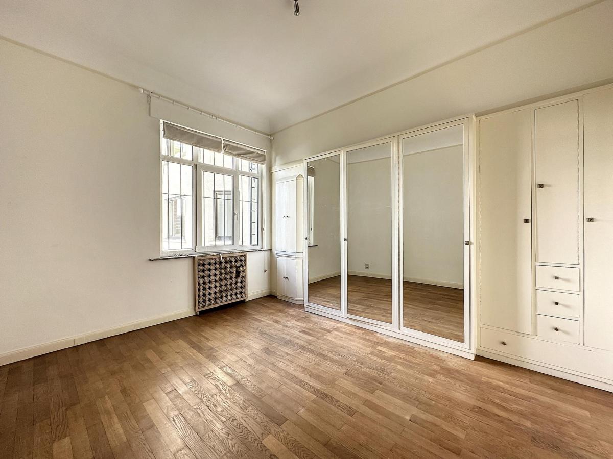 Louise/Châtelain : Somptueux appartement rénové 