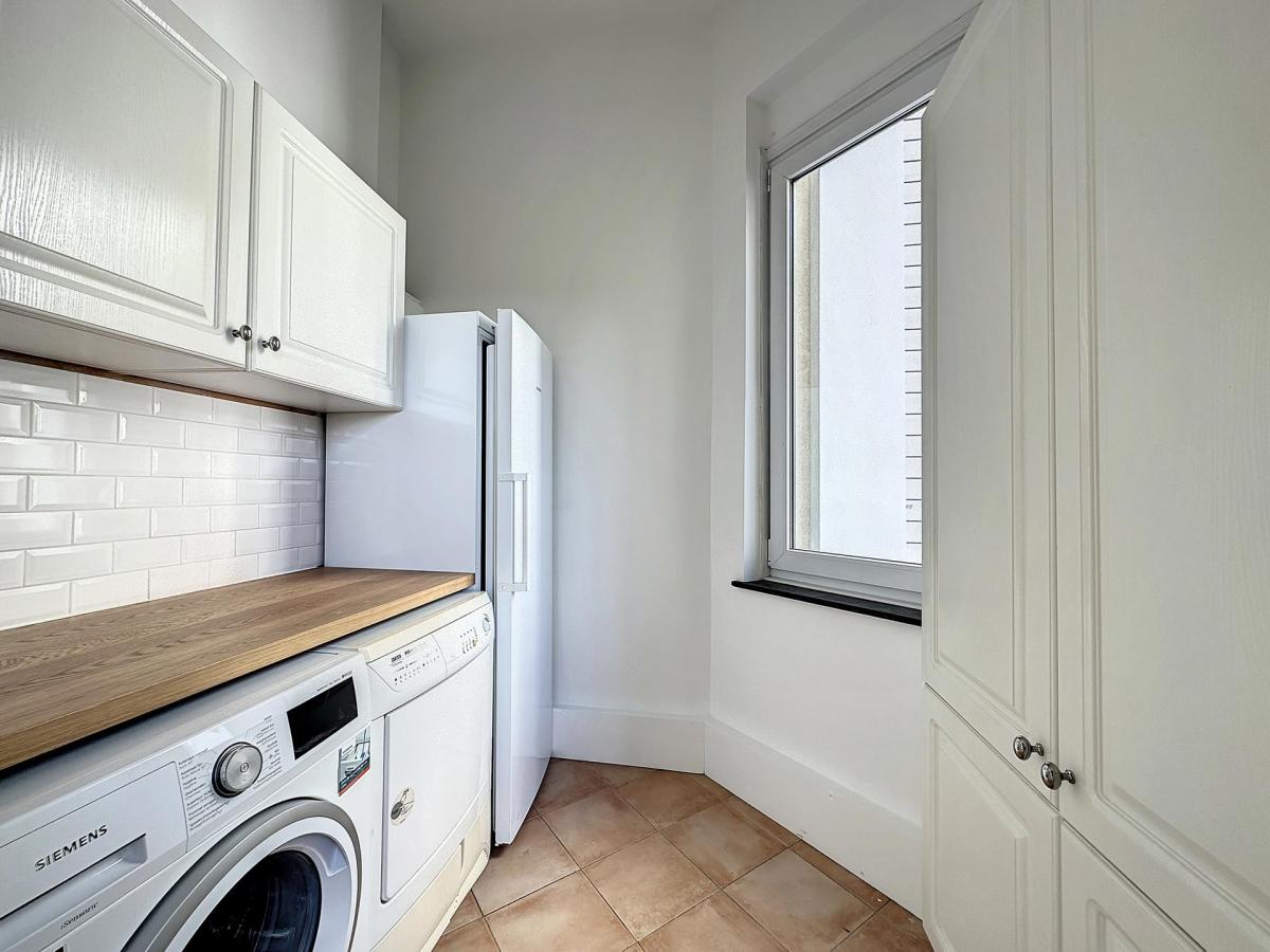 Louise/Châtelain : Somptueux appartement rénové 