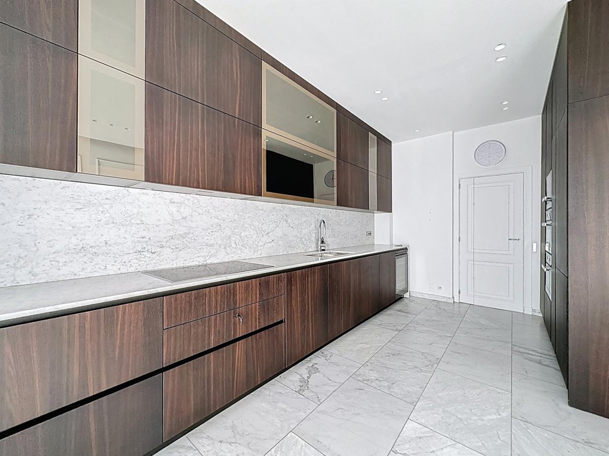 Louise/Cambre: Somptueux appartement meublé 3 ch. + terrasse