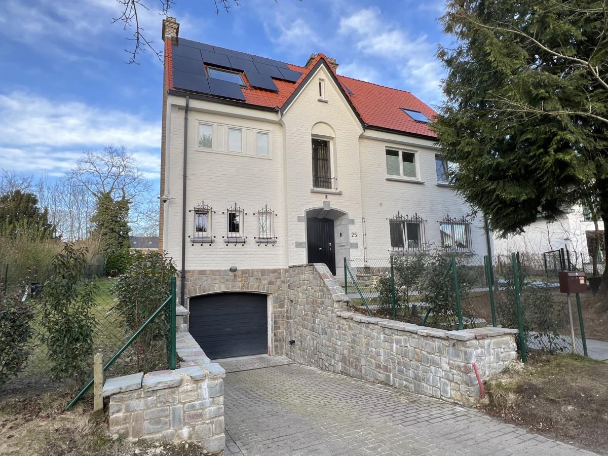 Uccle/Linkebeek : Belle villa rénovée de 4 ch.+ bureau 