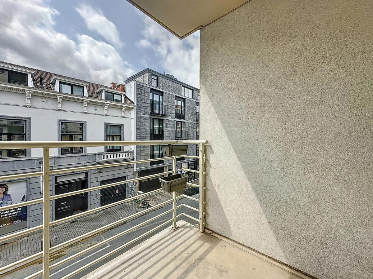 VDK/Churchill : Bel appartement moderne + balcon