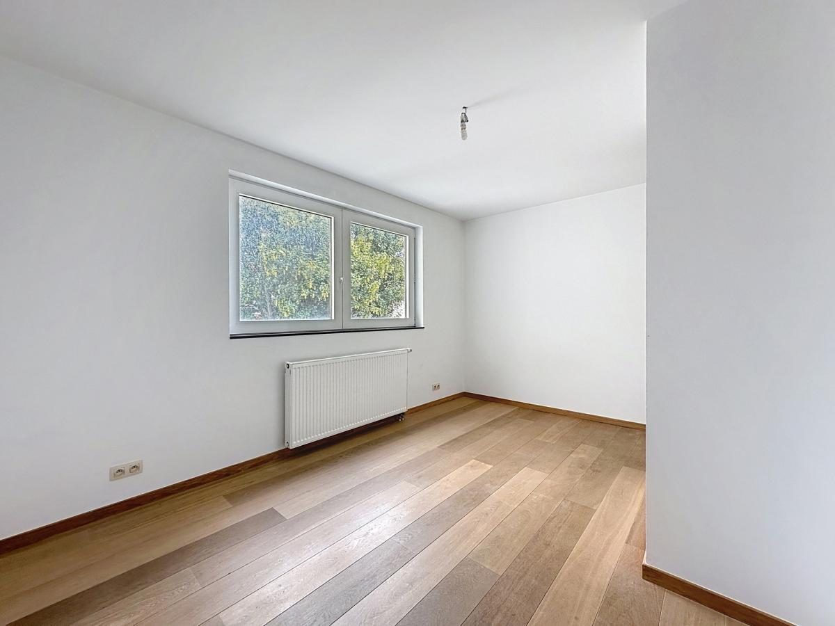 VDK/Churchill : Bel appartement moderne + balcon