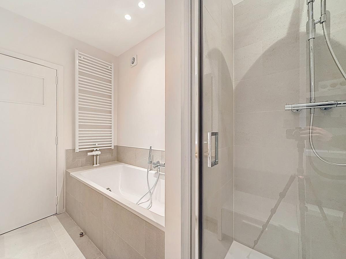 Legrand : Bel appartement rénové de 2 chambres + terrasse