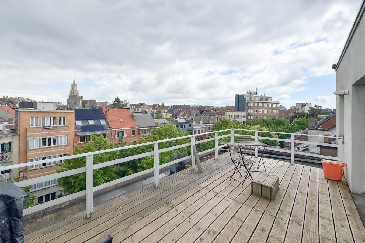 Altitude Cent:  Bel immeuble de rapport 5 unités + garage 