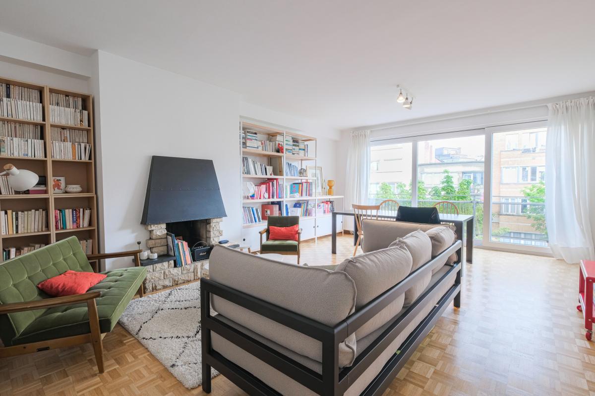 Altitude Cent:  Bel immeuble de rapport 5 unités + garage 