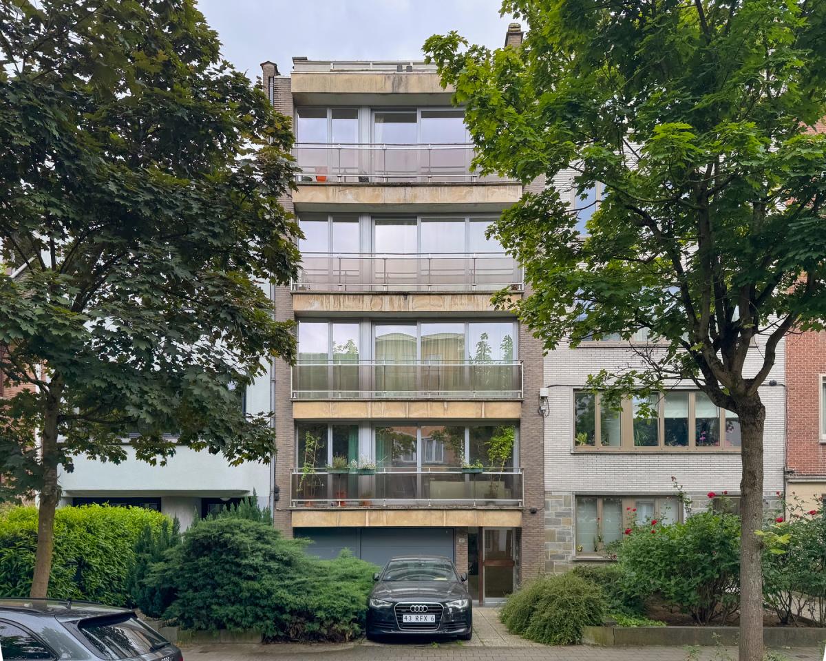 Altitude Cent:  Bel immeuble de rapport 5 unités + garage 