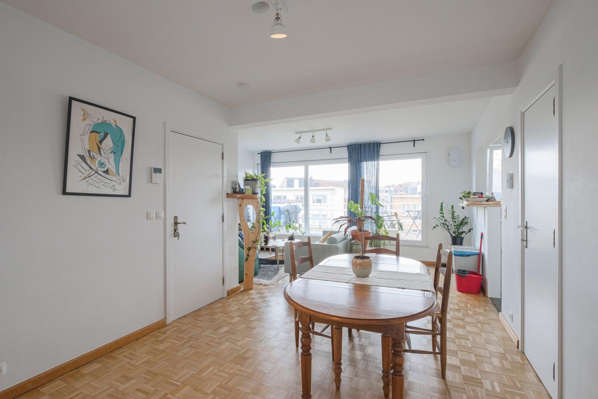 Altitude Cent:  Bel immeuble de rapport 5 unités + garage 